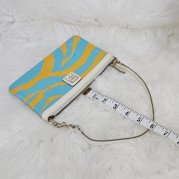 Dooney & Bourke  clutche yellow white and blue - Picture 5 of 9